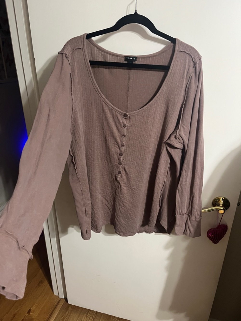 🧡 3X torrid mauve button-detail long sleeve scoop neck top